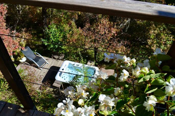 Outdoor jacuzzi hot tub