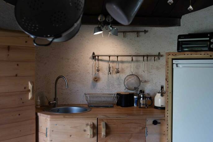 Kitchen requipped with a fridge, electric hob and cooking essentials