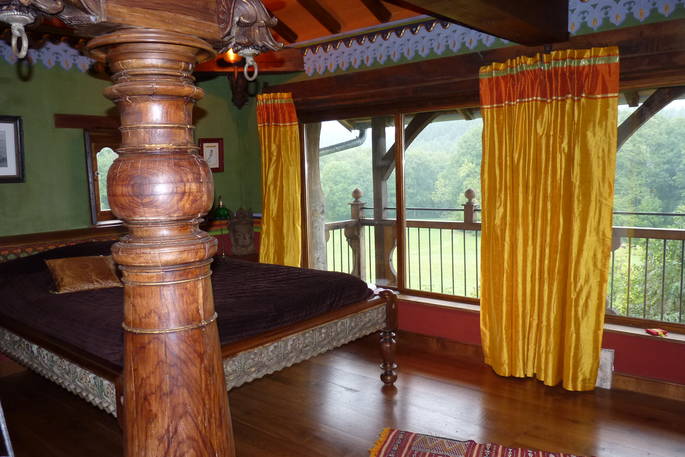 Salon and balcony at La Serve in France