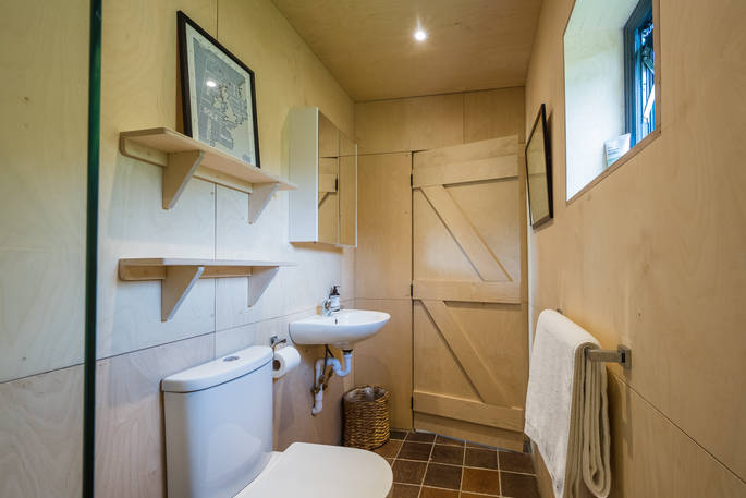 Ballyshane cabin shower room, Cloyne, Co. Cork, Ireland