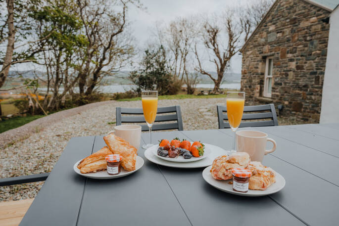 Outdoor dining for four