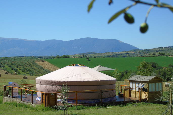 leccio del corno yurt hawkridge glamping perscara italy exterior mountain view