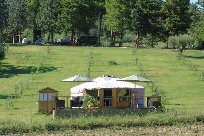 yurt holiday abruzzo italy hawkridge glamping farm exterior 