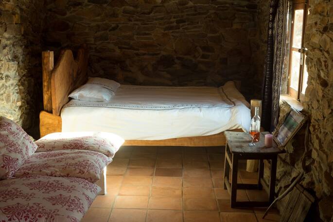 the_stone_house_portugal_rustic_bedroom