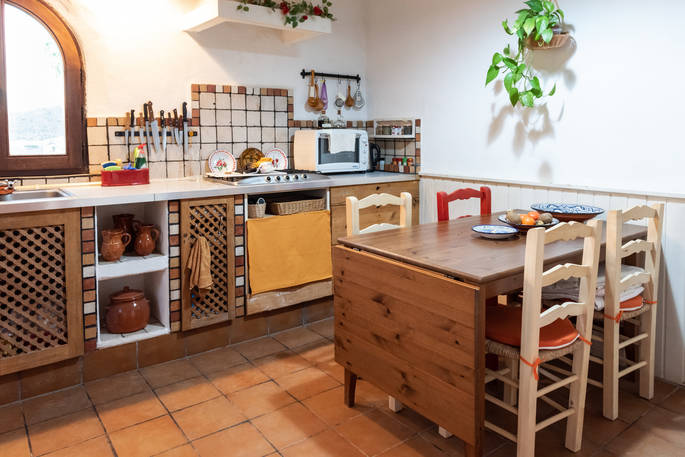Fully equipped kitchen inside Casa Isadora Cave House in Spain 