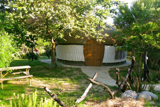 levante, yurt, trees, garden, eating outdoors