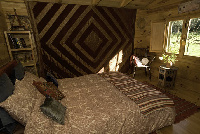 peel cabin bedroom