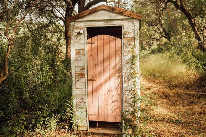 Outdoor compost loo