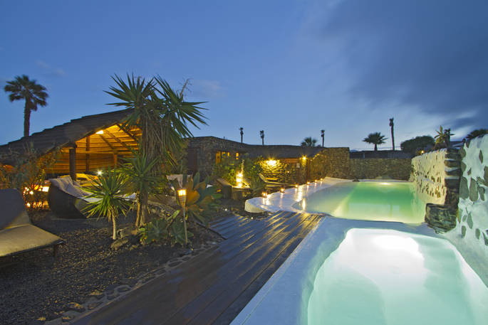 best shot HI res Pool at Night