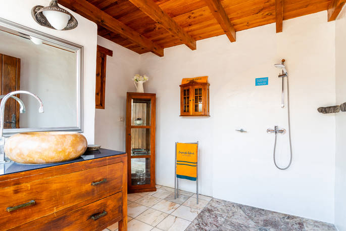 Yurt Royale shower room, glamping, Finca de Arrieta, Haría, Lanzarote, Spain