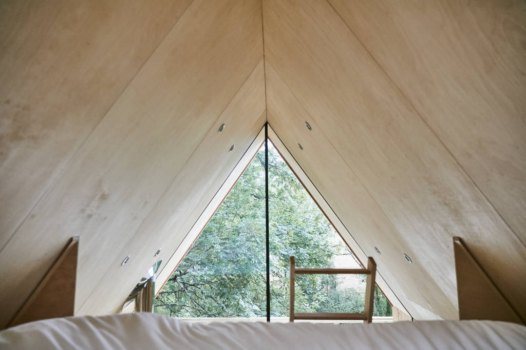 view-from-the-super-king-size-bed-on-the-mezzanine-level-inside-cleave-treehouse_1024_wide